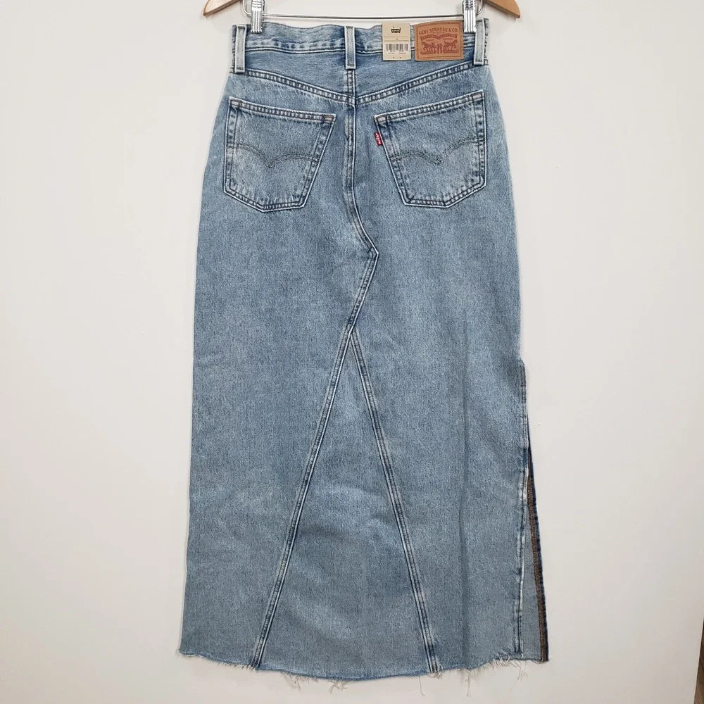 NWT Levis Denim Maxi Skirt Womens 26 Light Blue Side Slit Raw Hem Grunge Coastal - Picture 3 of 8